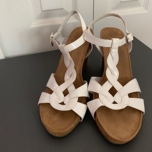 Aerosoles White & Tan Wedge Heels